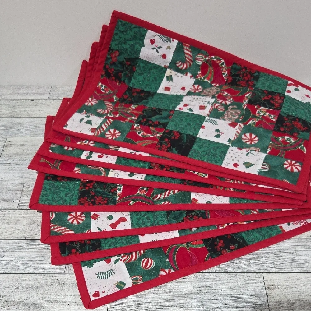 Set Of 8 Festive Patchwork Holiday Placemat